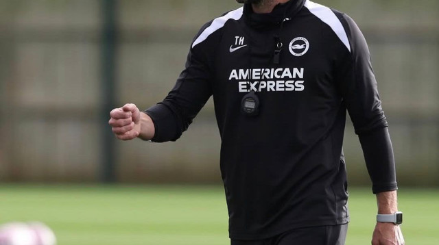 תומר חמד מאמן קבוצת הנוער של ברייטון (צילום: צילום מסך אינסטגרם)