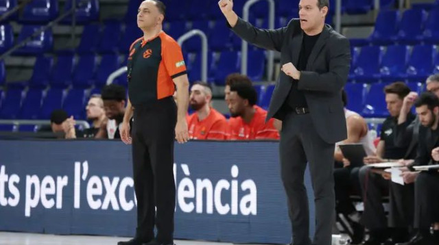 דימיטריס איטודיס הערב (צילום: GettyImages, LLUIS GENE/AFP)