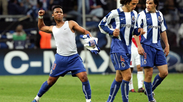 קרלוס אלברטו שחקן פורטו, גמר ליגת האלופות 2004 (צילום: GettyImages, PASCAL GUYOT/AFP)