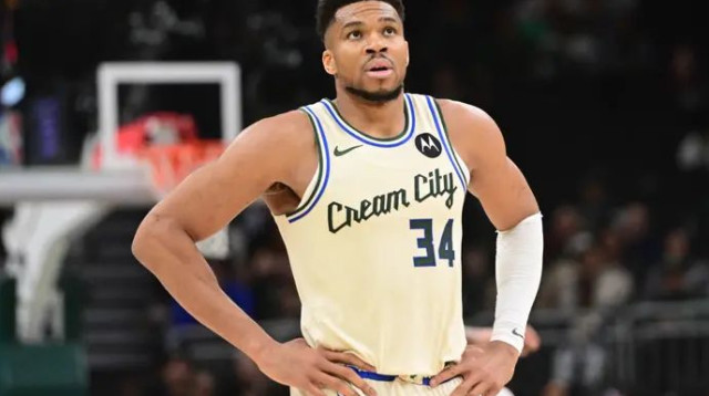 חזר לתבוסה נוספת. יאניס אנטטוקומפו (צילום: רויטרס)