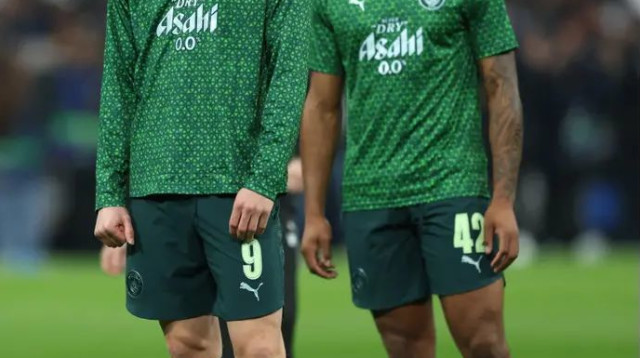 שב לחוד. ארלינג הולאנד לצד אנטואן סמניו (צילום: רויטרס)