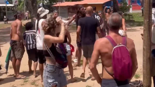 עימות בין תרמילאים ישראלים למפגינים פרו-פלסטינים בברזיל (צילום: רשתות שימוש לפי סעיף 27)