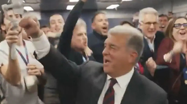 ז'ואן לאפורטה רוקד אחרי המדגם שחזה לו ניצחון בבחירות לנשיאות ברצלונה (צילום: צילום מסך, מתוך הרשתות החברתיות)