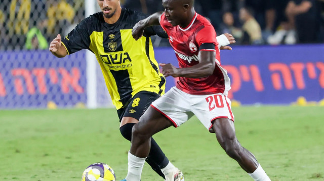 קינגס קאנגווה, הפועל באר שבע לצד ירין לוי, בית"ר ירושלים (צילום: דני מרון)