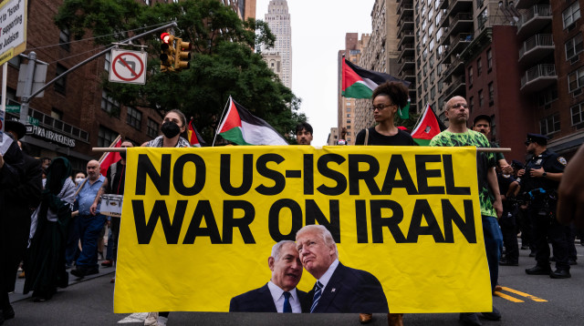 מחאה נגד המלחמה באיראן (צילום: Adam Gray/Getty Images)