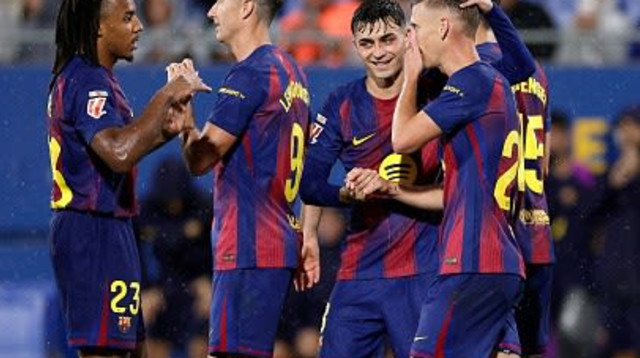 שחקני ברצלונה חוגגים (צילום: Gettyimages)