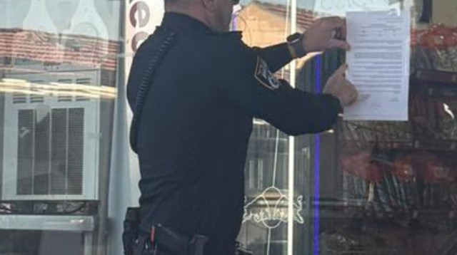 צו סגירה לבית-עסק באילת שמכר אלכוהול לקטינים (צילום: דוברות המשטרה)