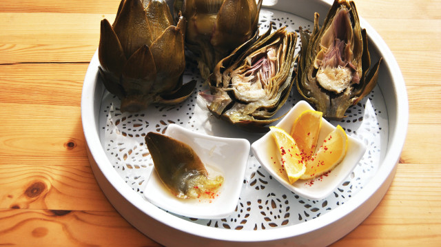 מתכון לארטישוק מבושל (צילום: פסקל פרץ-רובין)