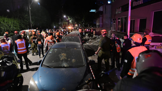 זירת הנפילה ברמת גן (צילום: אבשלום ששוני)