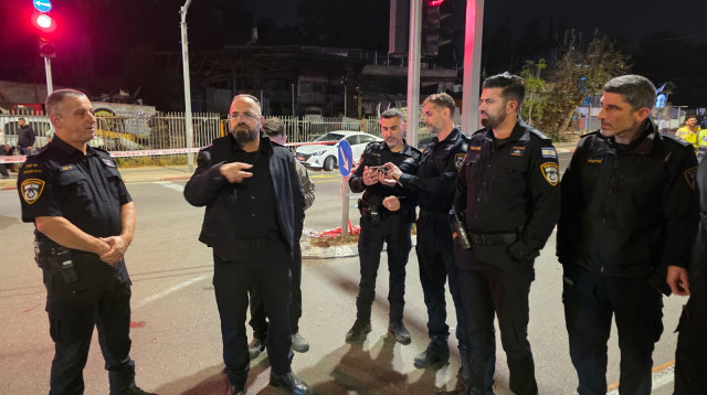 זירת הרצח בחולון (צילום: דוברות המשטרה)