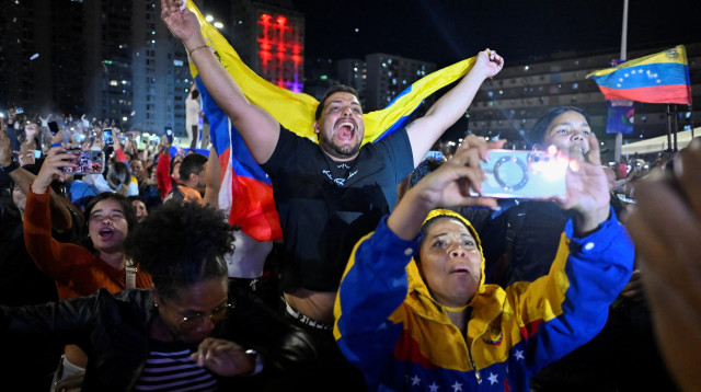 חגיגות ענק בערי ונצואלה אחרי הזכייה באליפות העולם בבייסבול (צילום: רויטרס)