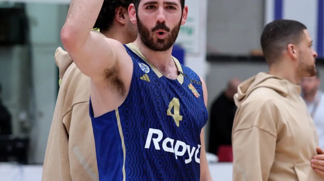 שחקן מכבי תל אביב גור לביא (צילום: דני מרון)