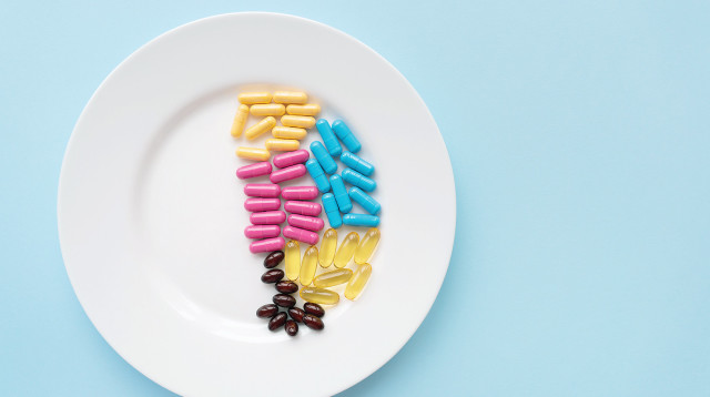 תוספי תזונה, כדורים (צילום: אינג אימג')