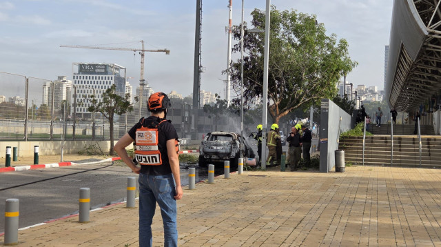 זירת הנפילה ליד אצטדיון שלמה ביטוח (צילום: תיעוד ברשתות חברתיות לפי סעיף 27 א' לחוק זכויות יו)