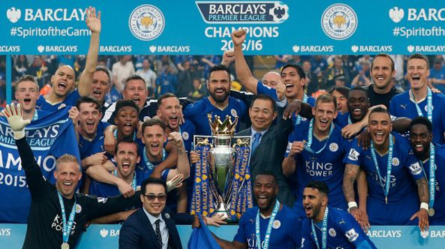 לסטר זוכה באליפות ההיסטורית שלה 2015/16 (צילום: ADRIAN DENNIS)