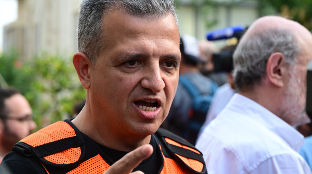 זירת פגיעת הטיל מאיראן ברמת גן: ראש העיר כרמל שאמה הכהן (צילום: אבשלום ששוני)