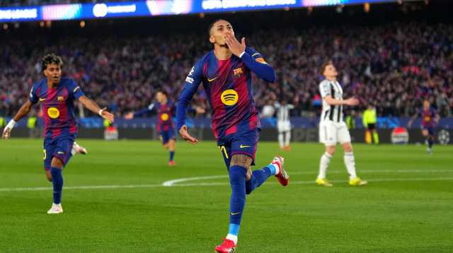 ראפיניה שחקן ברצלונה חוגג מול ניוקאסל (צילום: GettyImages)