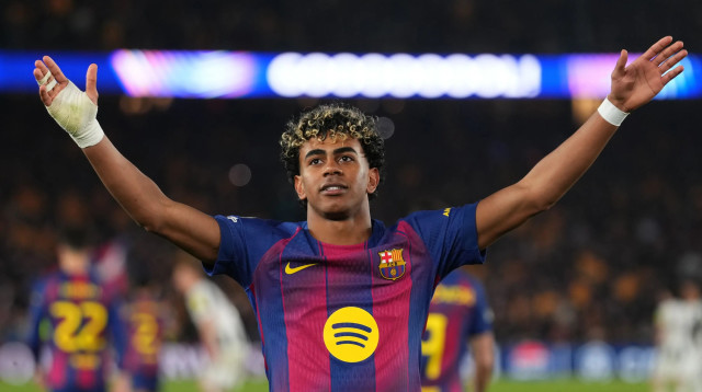 לאמין ימאל שחקן ברצלונה חוגג מול ניוקאסל (צילום: GettyImages)