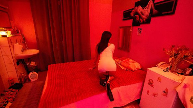 בחורה במיטה, אילוסטרציה (צילום: Florian Wiegand/Getty Images)