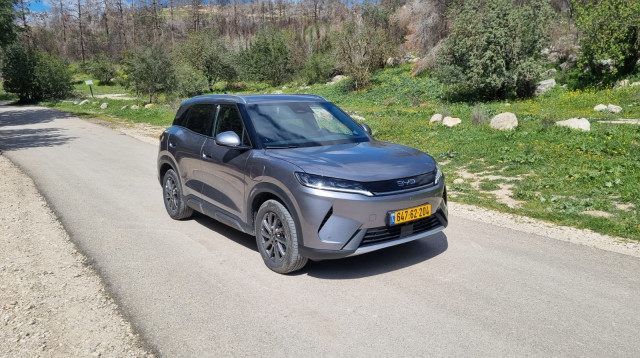 BYD אטו 2 פלאג אין (צילום: אודי עציון)
