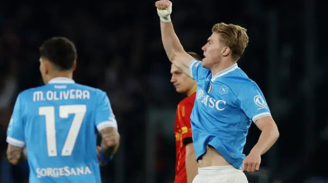 הכוכבים חוזרים ונאפולי מתאוששת. דה בראונה (צילום: רויטרס)