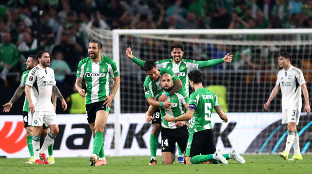 סופיאן אמרבאט, שחקן בטיס (צילום: GettyImages, Fran Santiago)