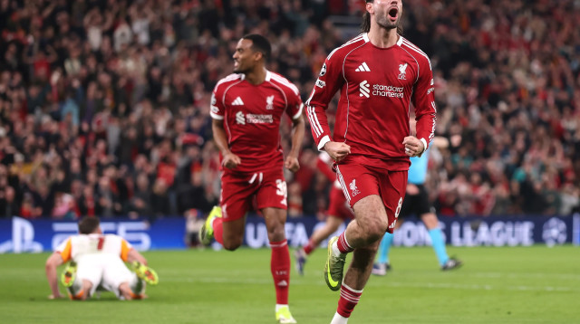 דומיניק סובוסלאי שחקן ליברפול חוגג מול גלאטסראיי (צילום: GettyImages)