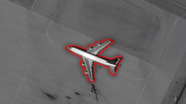  מטוס ששימש את 'כוח קדס' לפני התקיפה (צילום: דובר צה"ל)