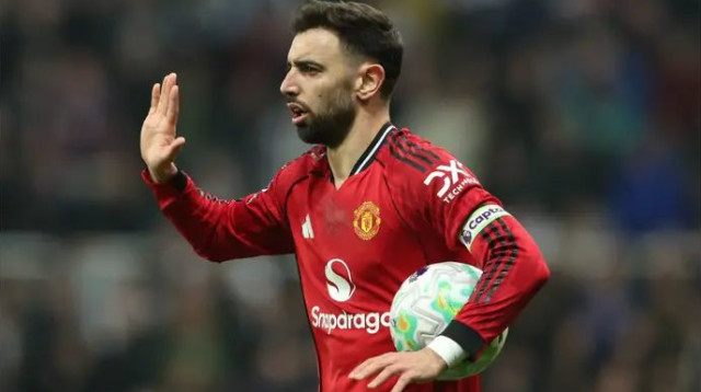 מעל כולם. ברונו פרננדש (צילום: רויטרס)