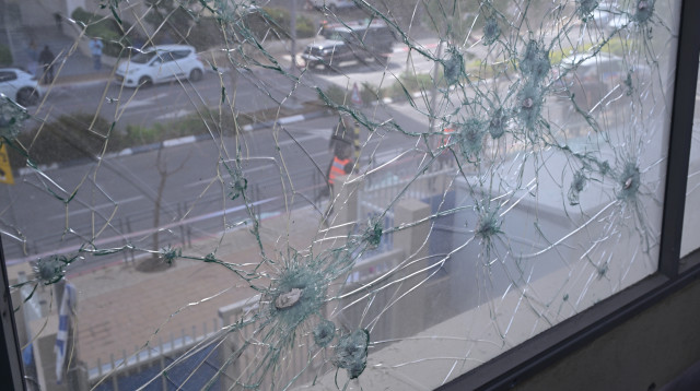 גן הילדים שנפגע בראשון לציון מפגיעת טיל איראני  (צילום: אבשלום ששוני)