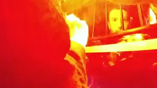 ג'סטין טימברלייק במהלך המעצר  (צילום: צילום מסך)