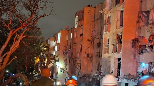 זירת ההרס בעיר ערד לאחר נפילת הטיל מאיראן  (צילום: יניר ינגה)