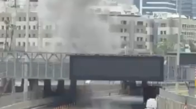 זירת נפילת שברי יירוט בתל אביב (צילום: רשתות חברתיות, שימוש לפי סעיף 27 א')