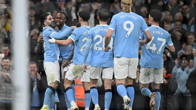 שחקני מנצ'סטר סיטי חוגגים (צילום: Gettyimages)