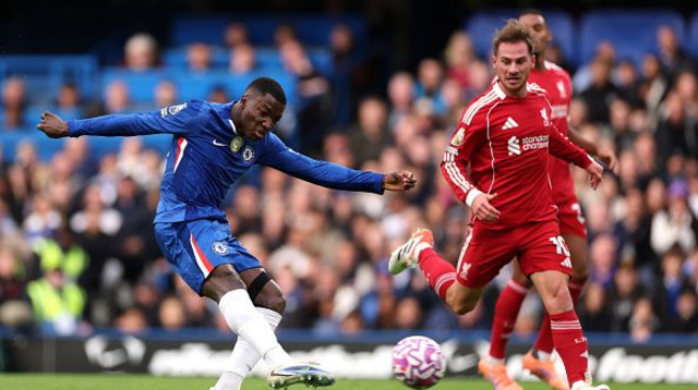 מויסס קאיסדו מול אלכסיס מקאליסטר (צילום: Justin Setterfield / Staff)