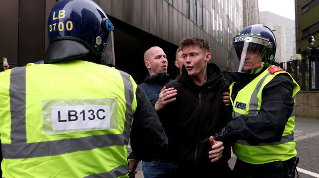 אוהד נעצר על ידי המשטרה באנגליה (צילום: Gettyimages)