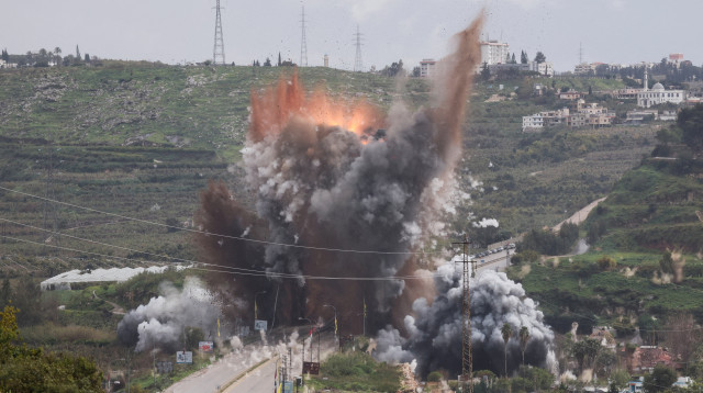 תקיפת גשר בדרום לבנון (צילום: רויטרס)