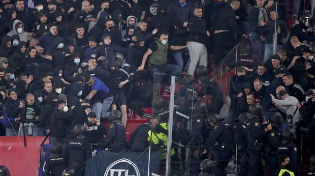 מהומה ועימות בין אוהדים בספרד (צילום: GettyImages)
