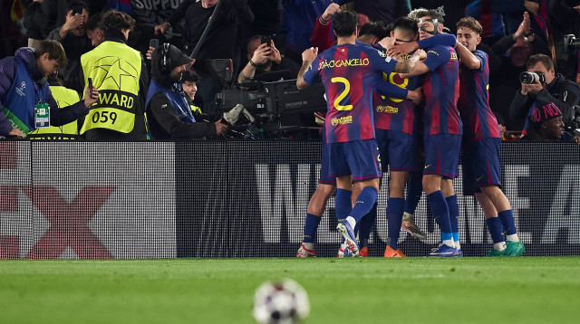 שחקני ברצלונה חוגגים מול ניוקאסל (צילום: GettyImages)