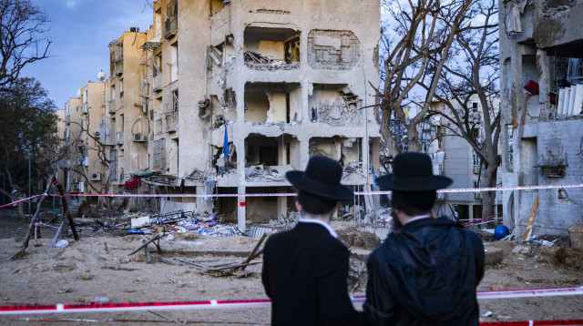 זירת נפילת הטיל האיראני בערד (צילום: חיים גולדברג פלאש 90)