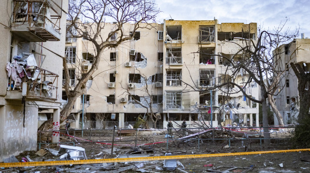 זירת נפילת הטיל האיראני בערד (צילום: חיים גולדברג פלאש 90)