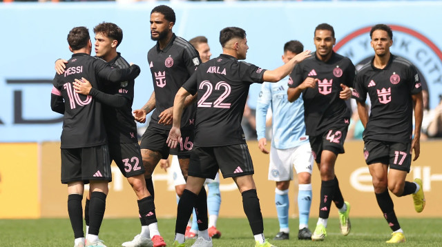 שחקני אינטר מיאמי חוגגים עם ליאונל מסי (צילום: GettyImages, Sarah Stier)