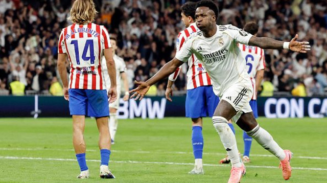 ויניסיוס חוגג בדרבי של מדריד (צילום: OSCAR DEL POZO)