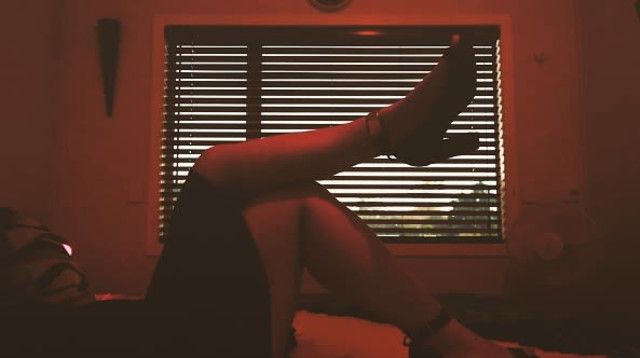 אישה במיטה, אילוסטרציה (צילום: Hannah Peters/Getty Images)