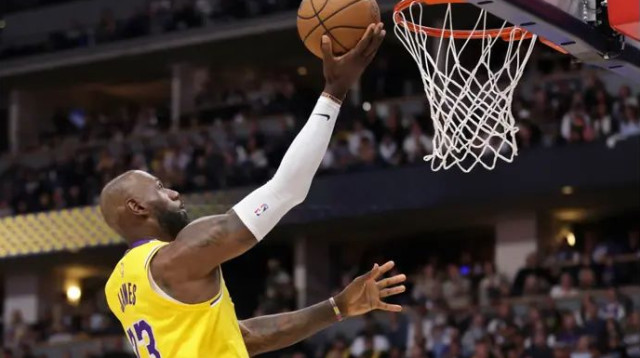 עוד וי לרשימת השיאים. לברון (צילום: אימג'בנק  GettyImages)