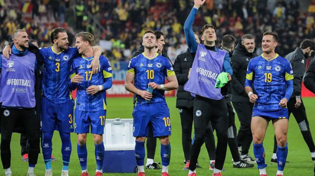 שחקני נבחרת בוסניה חוגגים את ההעפלה למשחקי הפלייאוף (צילום: Vasile Mihai-Antonio)