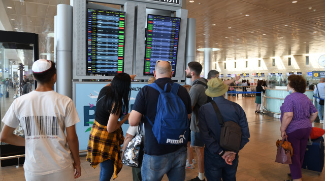 נוסעים בנתב"ג (צילום: גילי יערי פלאש 90)