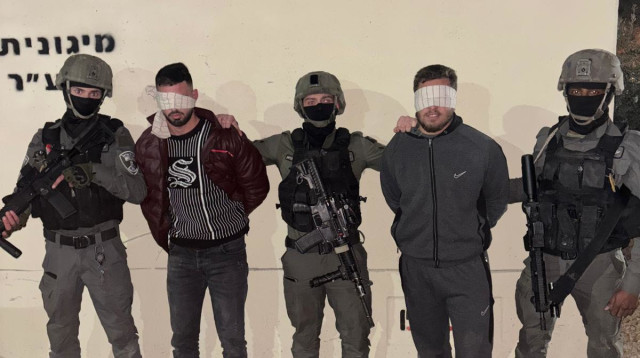 מעצר החשודים בהתקפת נער יהודי שנכנס בטעות לחווארה (צילום: דוברות המשטרה)