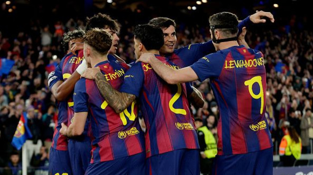 שחקני ברצלונה חוגגים (צילום: Soccrates Images)