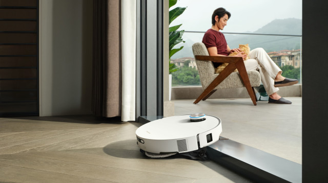 רובוט שואב שוטף (צילום: יחצ)